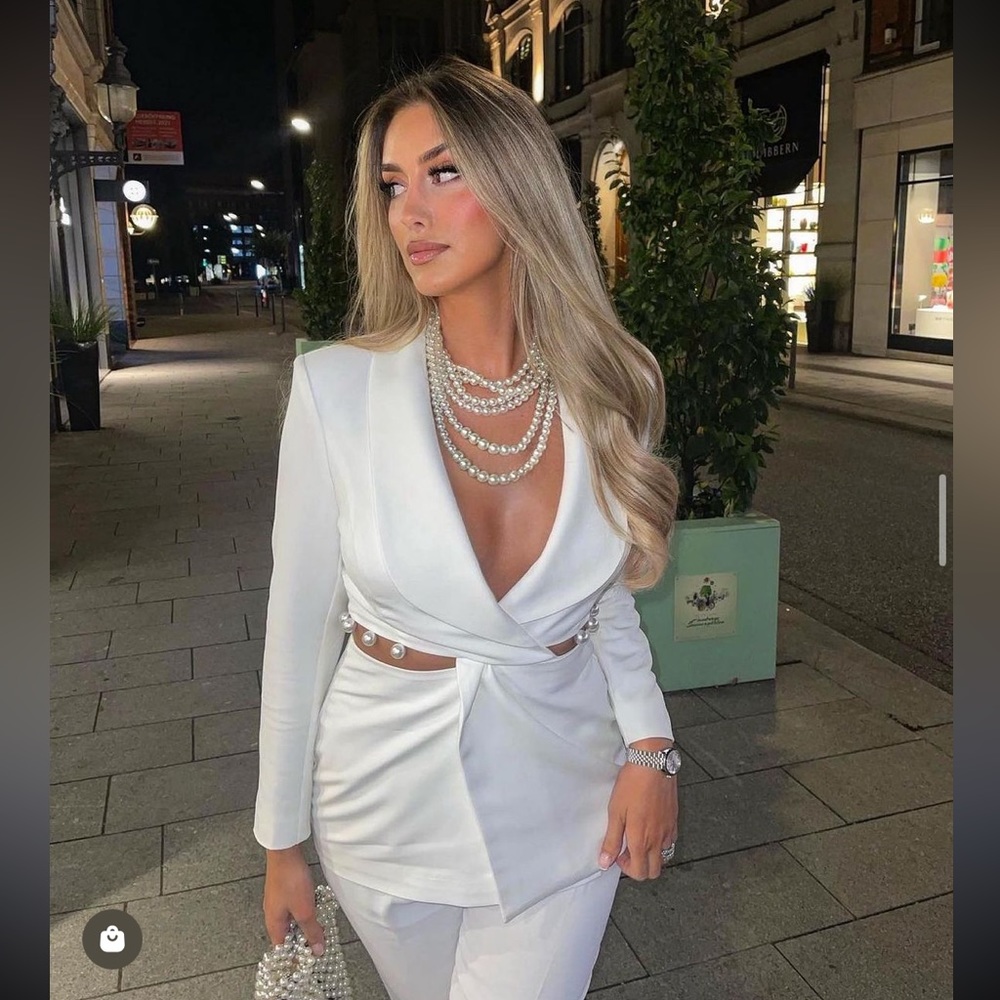 LAVISH ALICE white Pearl blazer size 10